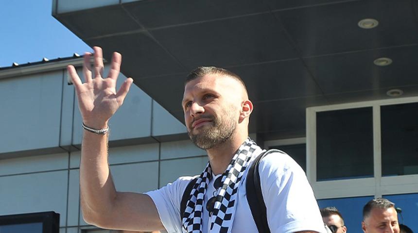 Son dakika: Yeni transfer Ante Rebic, İstanbul'a geldi! 'Beşiktaş'ı seçmeden önce...'