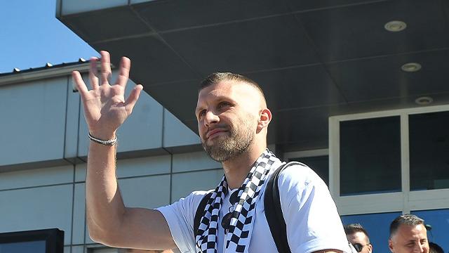 Son dakika: Yeni transfer Ante Rebic, İstanbul'a geldi! 'Beşiktaş'ı seçmeden önce...'