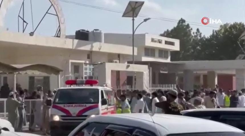 Pakistan'da siyasi parti &ccedil;alışanlarının katıldığı kongrede patlama meydana geldi! 42 &ouml;l&uuml;, 80 yaralı...