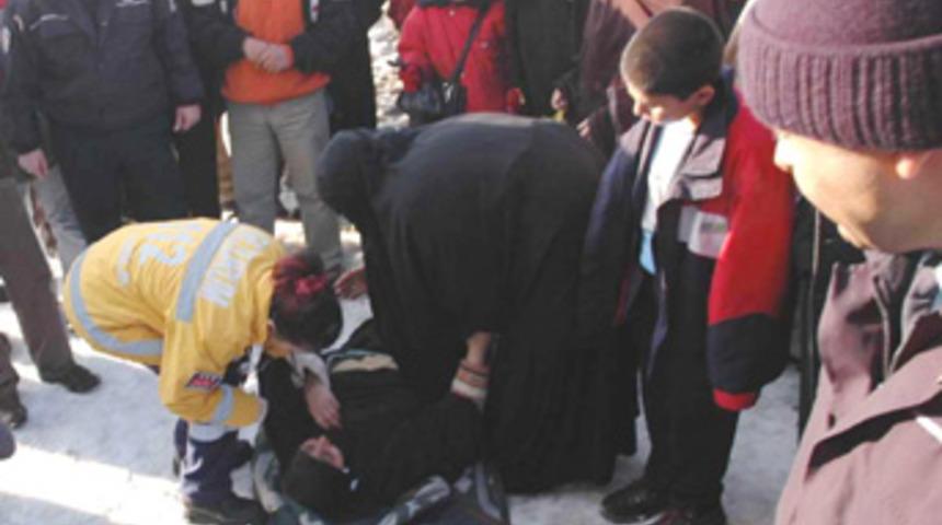 &Uuml;rken at pazara daldı: 2 yaralı