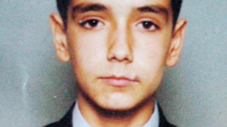 İzinsiz babasının otomobilini alan &ccedil;ocuk &ouml;ld&uuml;