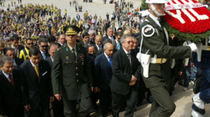 Fenerbah&ccedil;eliler "ATAT&Uuml;RK"e  y&uuml;r&uuml;d&uuml;