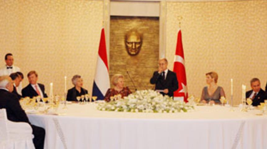 Sezer, Beatrix'e, Atat&uuml;rk'&uuml;n mesajını verdi