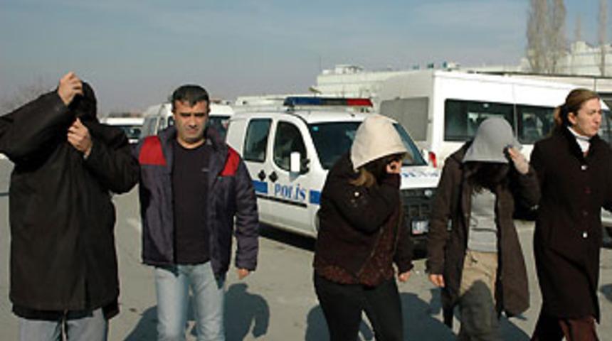 Bir kamyon dolusu bozuk ila&ccedil; yakalandı