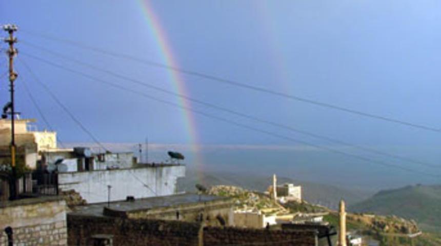 Mardin'de g&ouml;kkuşakları b&uuml;y&uuml;ledi