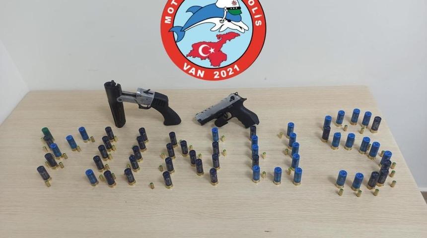 Van&rsquo;da değişik su&ccedil;lardan 30 kişi tutuklandı