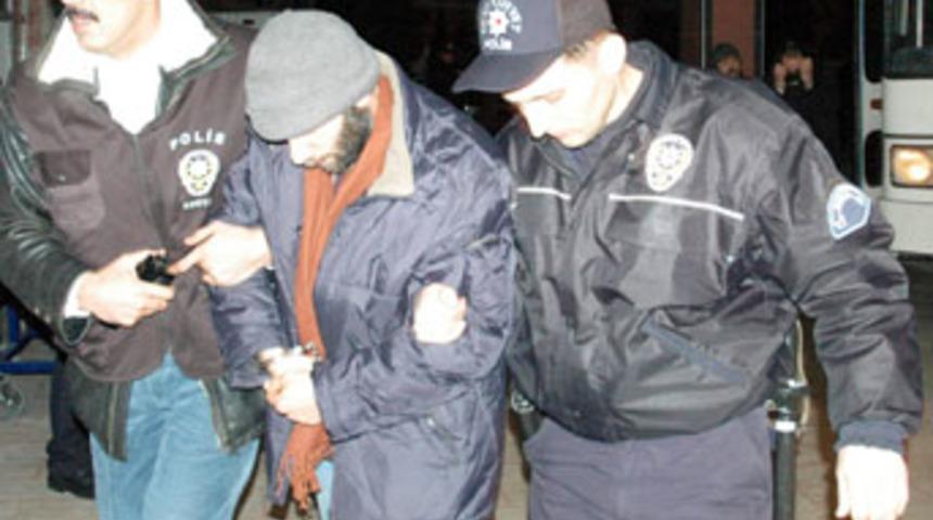 Adana'da ter&ouml;r &ouml;rg&uuml;t&uuml;n&uuml;n bombacısı yakalandı