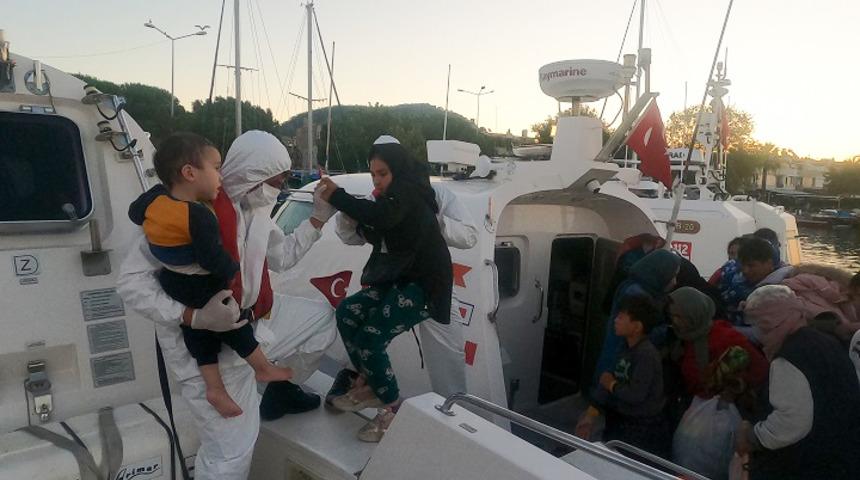 Kuzey Ege'de Yunanistan unsurlarınca geri itilen 45 düzensiz göçmen kurtarıldı