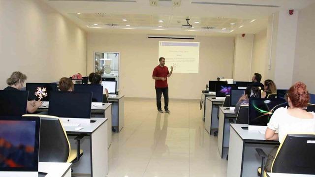 Küçükçekmece Belediyesi, teknoloji meraklılarının yolunu aydınlatmaya devam ediyor