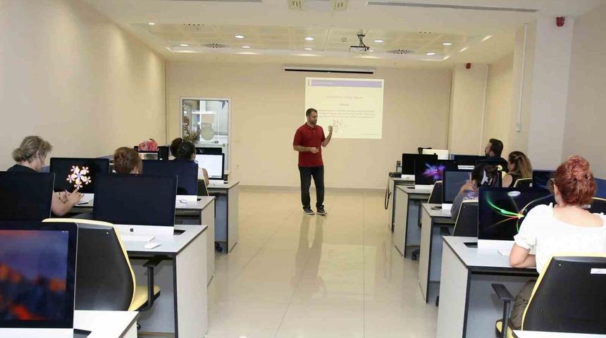 Küçükçekmece Belediyesi, teknoloji meraklılarının yolunu aydınlatmaya devam ediyor