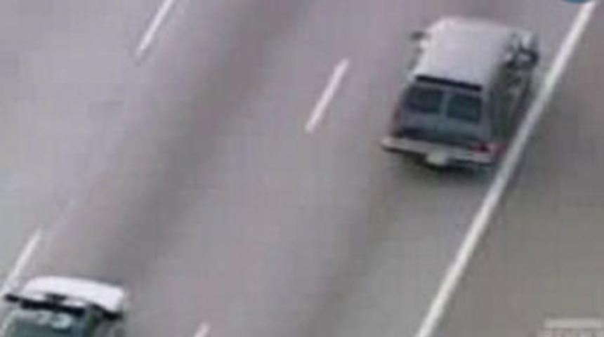 15 yaşındaki iki zanlı polise ecel teri d&ouml;kt&uuml;rd&uuml;