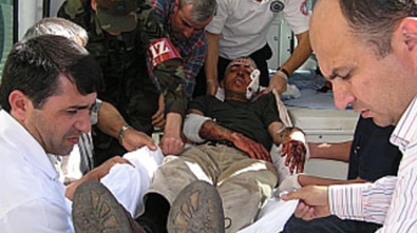 Asker taşıyan otob&uuml;s devrildi: 45 yaralı