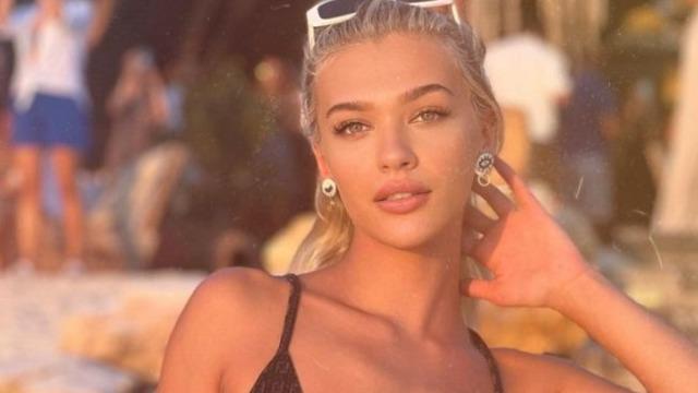 Melisa Döngel'in deniz manzaralı lüks evi hayran bıraktı! Terasta bikinili poz verdi