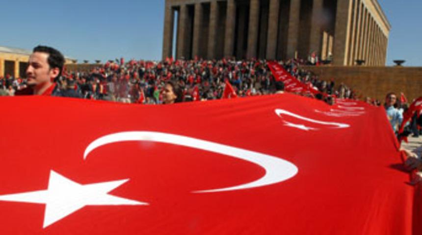 AKP'de g&ouml;r&uuml;şler &ccedil;atıştı