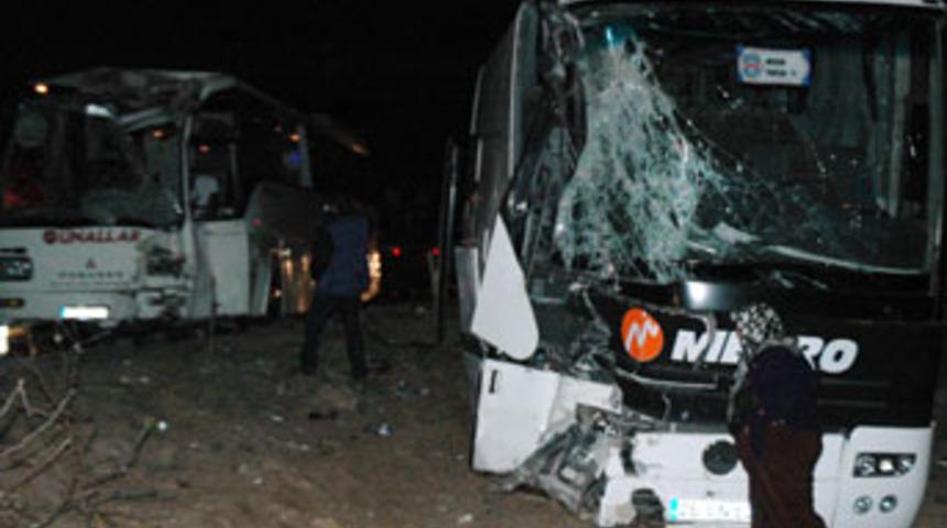 Eskişehir'de 2 yolcu otob&uuml;s&uuml; &ccedil;arpıştı