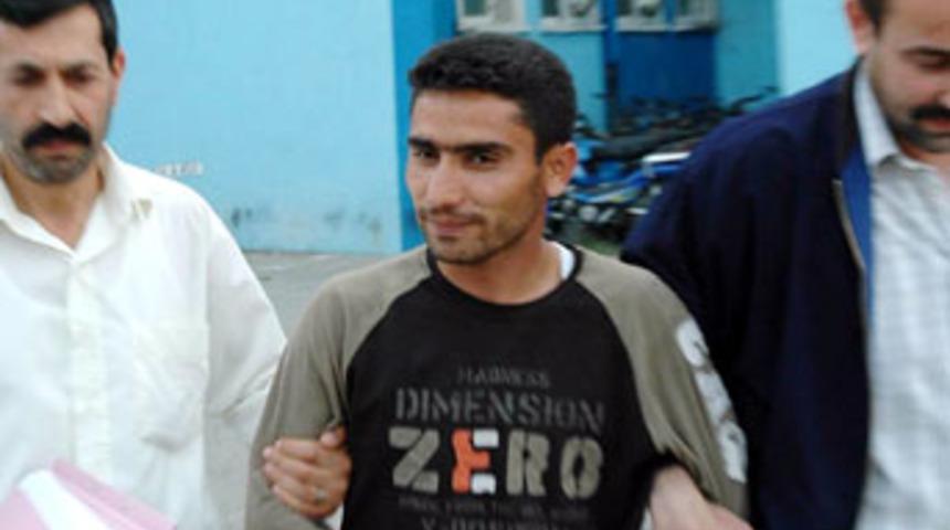 Evli ve &ccedil;ocuklu adam sevgilisinin okulunu bastı