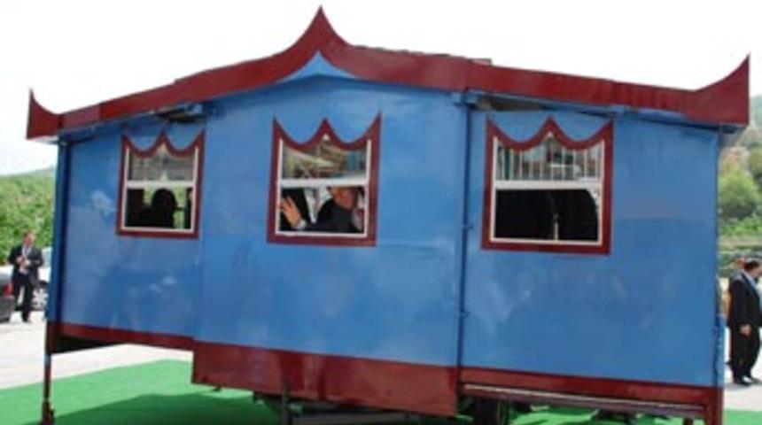 A&ccedil;ılıp kapanabilen s&uuml;it odalı karavan