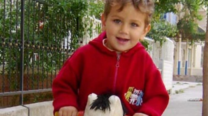 İşitme cihazı &ccedil;alınan Ege yeni kulaklığına kavuştu