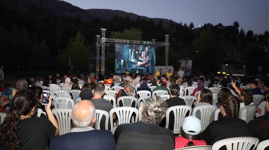 Yüreğir Belediyesi sinemayı yaylalara taşıdı