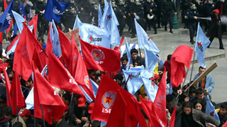 Beşiktaş'ta, polisle MLKP destek&ccedil;ileri &ccedil;atıştı