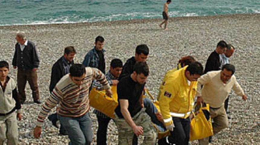 15 metre y&uuml;kseklikten denize u&ccedil;tu