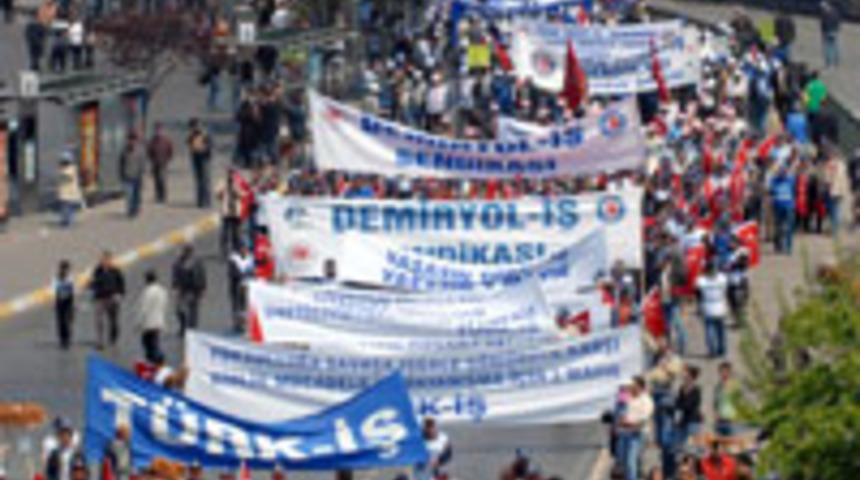 Kadık&ouml;y'de kutlamalar s&uuml;r&uuml;yor