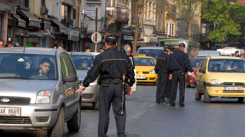 Trafik, vatandaşı &ccedil;ileden &ccedil;ıkardı