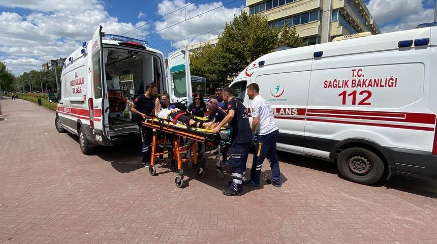 Motosiklet ambulansa çarptı