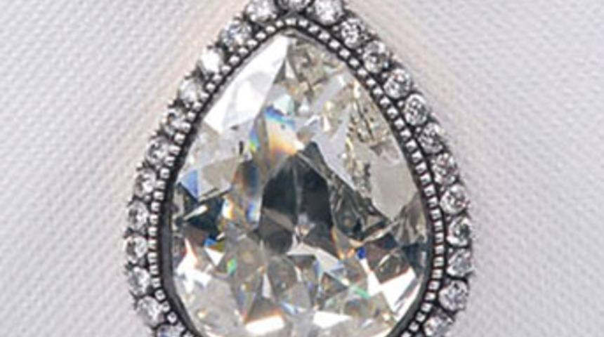 K&uuml;&ccedil;&uuml;k kaşık&ccedil;ı elması satışta