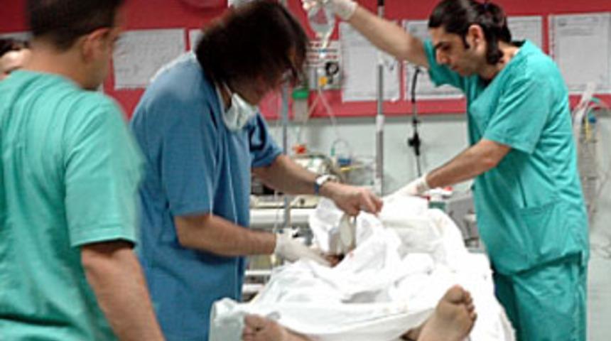 Baba-oğul kurşun yağmuruna tutuldu