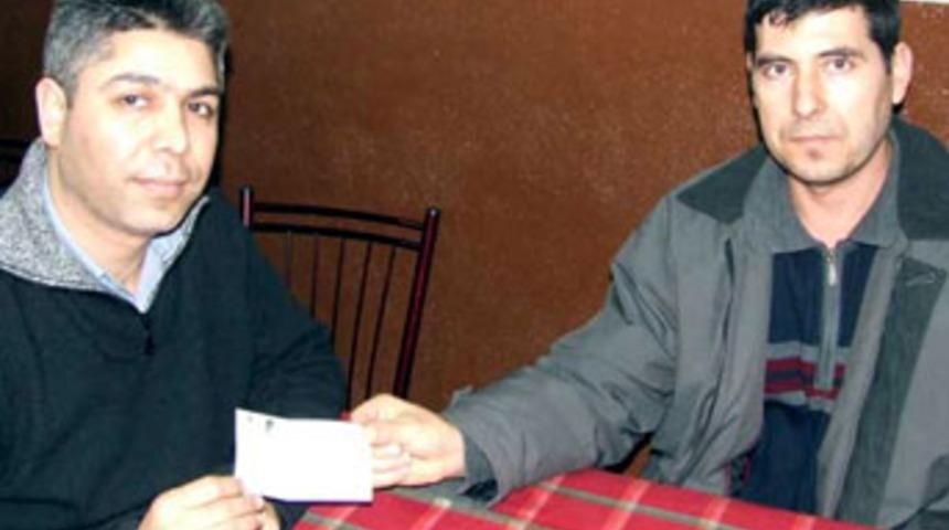 Bulduğu 70 bin YTL'lik &ccedil;eki sahibine verdi