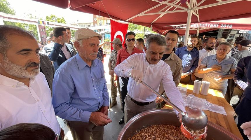 Erzincan ve Tunceli’de muharrem ayı dolayısıyla aşure dağıtıldı