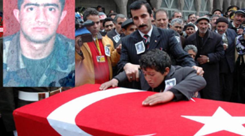 Van şehidine ağladı