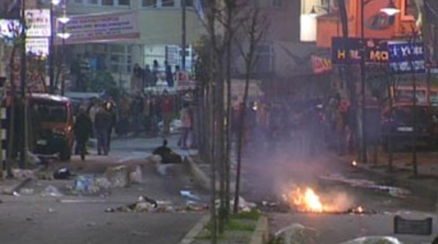 Okmeydanı'nda korsan g&ouml;steride arbede