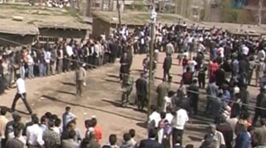 DTP'li başkanın miting gibi d&uuml;ğ&uuml;n&uuml;
