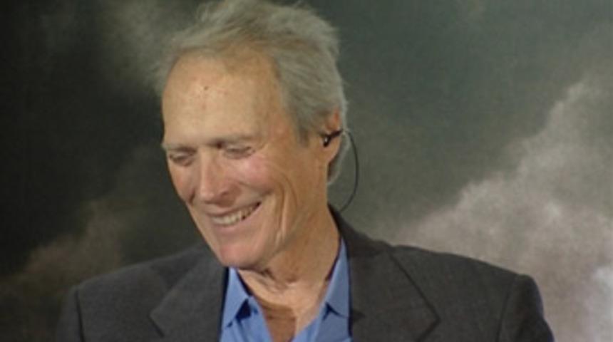 Eastwood'a Chirac'tan madalya