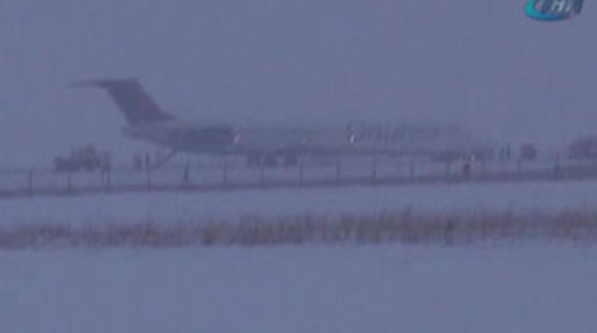 Onur Air u&ccedil;ağı pisten &ccedil;ıktı