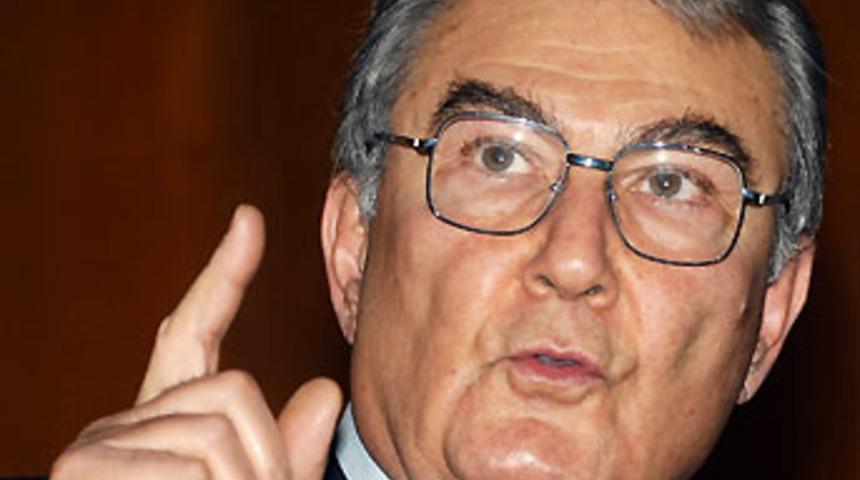 "Ter&ouml;rle m&uuml;cadelede siyasi zaafiyet var"