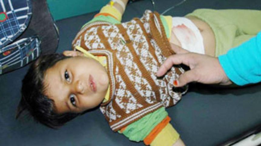 13 yaşındaki hala 6 yaşındaki yeğenini bı&ccedil;akladı