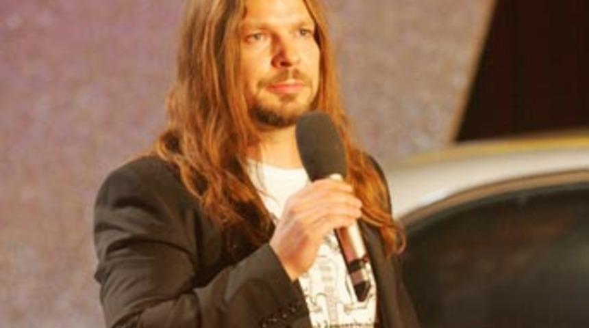 &Ccedil;eşme Şarkı Yarışması'nda birincilik &Ccedil;ek Kolar'ın