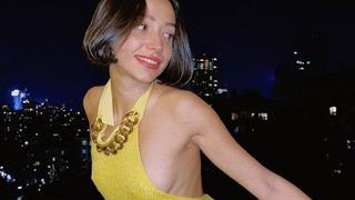 Zeynep Bastık tepkilerden sonra bu sefer de klozet üzerinde poz verdi