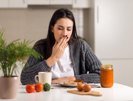 Her sabah mide bulantısı neden olur? 