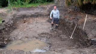 Bahçesine yüzme havuzu yaptırmak istedi! Toprağı kazdıkça öyle bir şey çıktı ki... “Türünün ilk örneği”