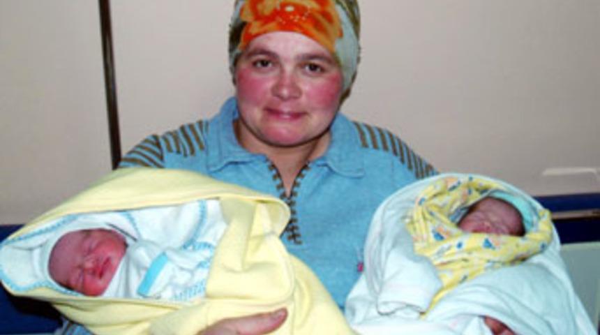 2007 yılının ilk bebekleri ikiz