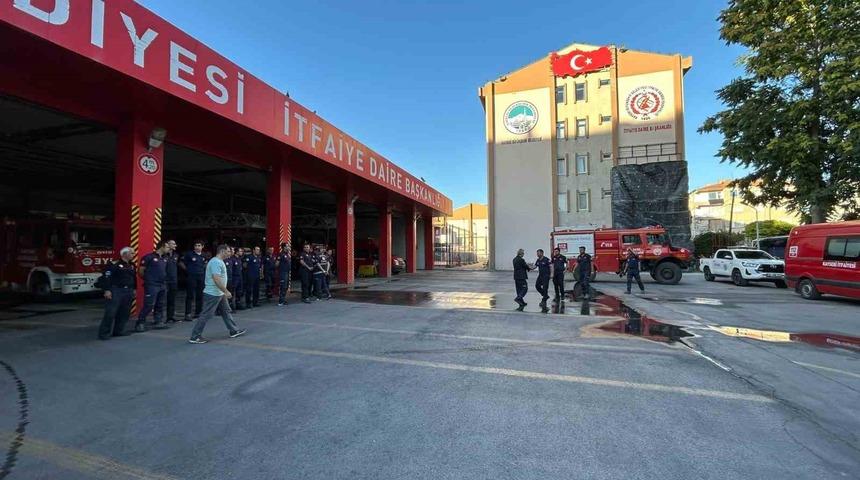 Antalya’daki yangınlarda canla başla görev yapan Kayseri İtfaiyesi kente döndü
