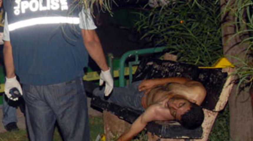 Tinerci gen&ccedil;, bankta &ouml;l&uuml; bulundu