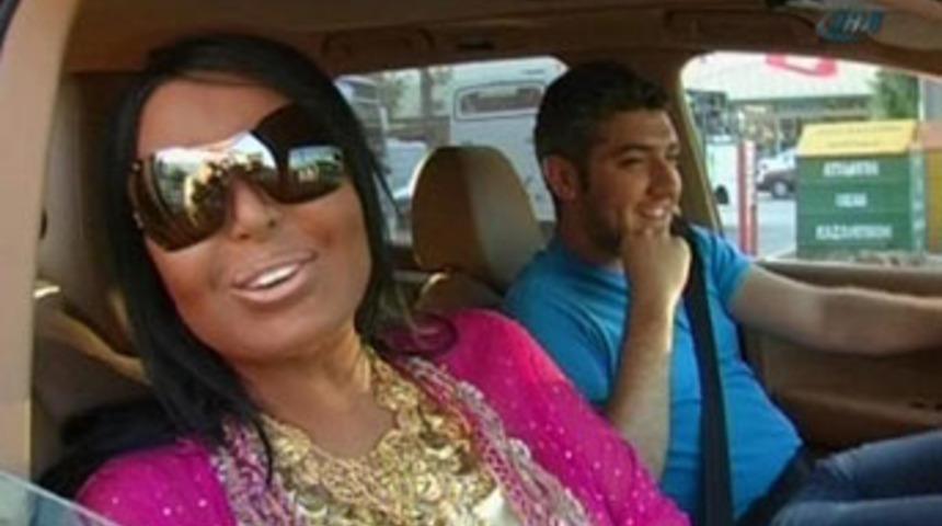 Diva'nın damat Armağan'a d&uuml;ğ&uuml;n hediyesi