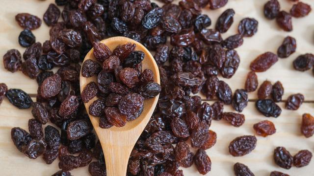 Kuru üzüm kilo aldırır mı? Diyette ne kadar kuru üzüm yenir?