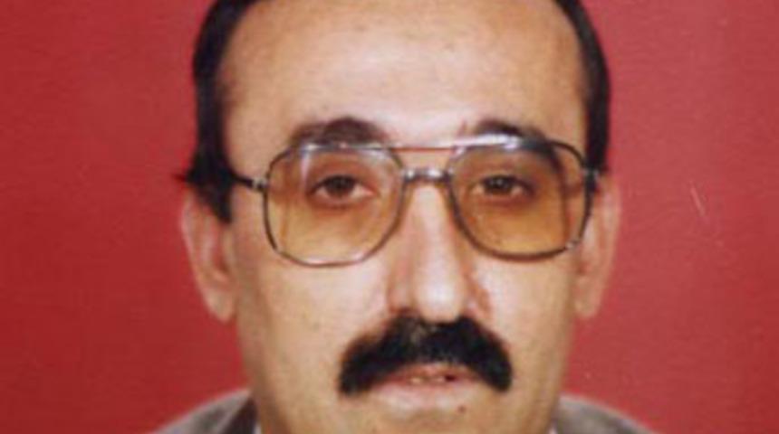 Emekli m&uuml;hendis bileklerini kesti