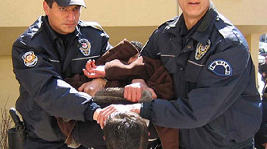 &Ccedil;ocuklara zincir, kelep&ccedil;e takılmayacak